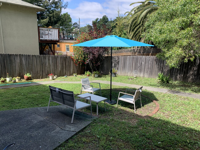 Backyard Sitting Area - 3809 Buell St