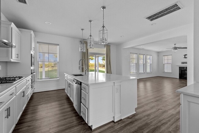 Building Photo - Exquisite 4-bedroom, 2.5-bath home located in the charming city of Chesapeake