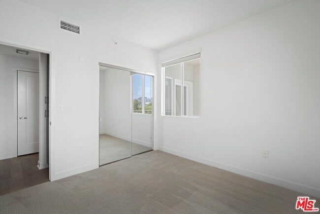 Building Photo - 436 S Virgil Ave