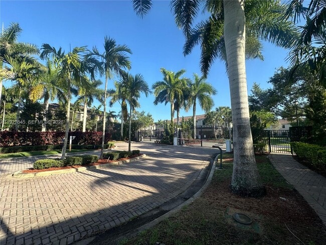 Building Photo - 13017 Riverwalk Cir S