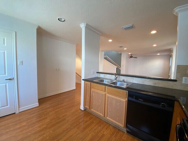 Building Photo - 3710 Sherwood Ln