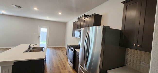 Building Photo - CYPRESS TRAILS OFF PRUE RD - 4-bedroom rental home!