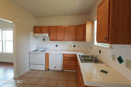 Building Photo - 104 N Greenleaf St