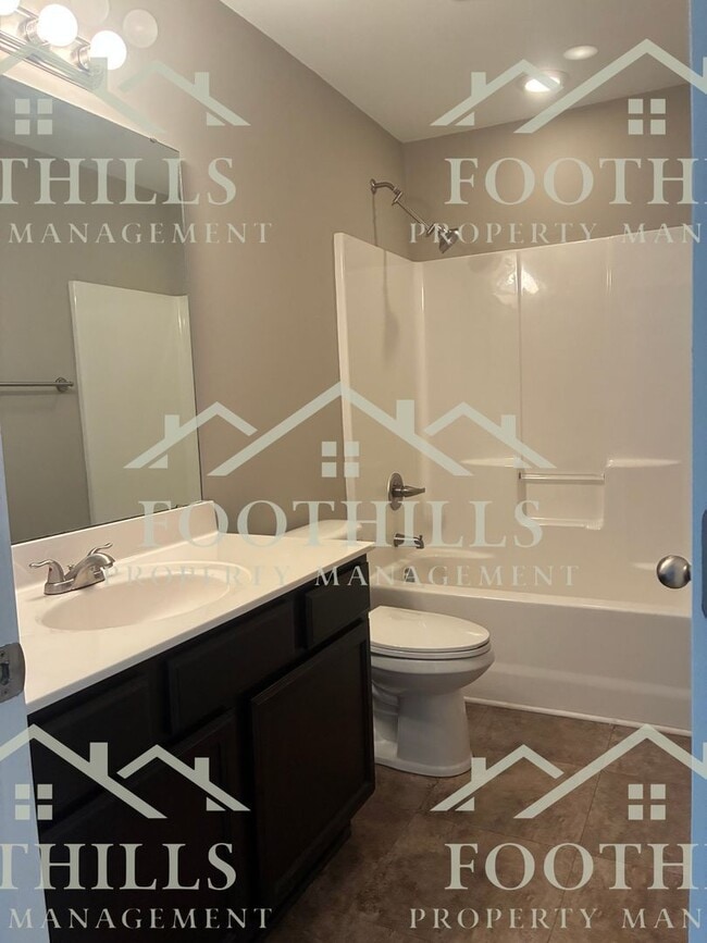 Building Photo - 118 Gallant Ln