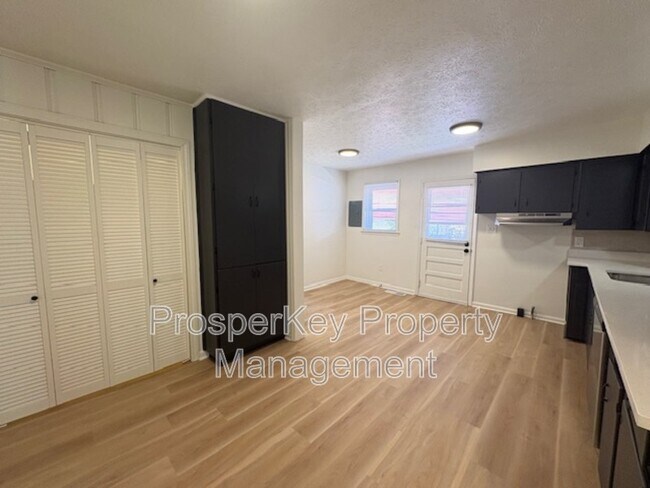 Building Photo - 830 Turner Rd