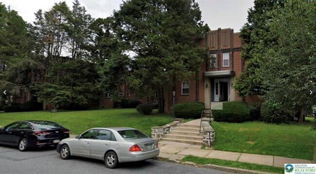 Primary Photo - 704 6th Ave