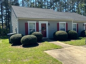 Building Photo - 139 Thorn Tree Ln