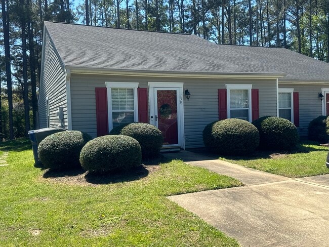 Building Photo - 139 Thorn Tree Ln