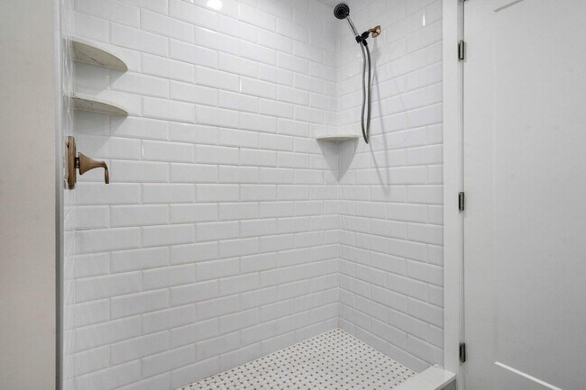 Building Photo - 2021 NW 3rd Ave