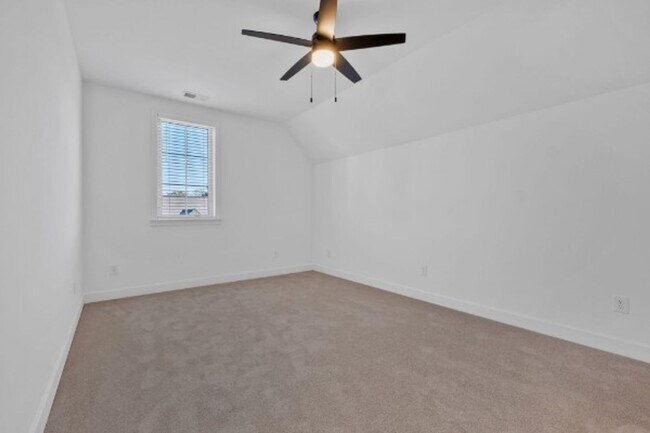 Building Photo - FOR LEASE - NEW BUILD TOWNHOME LOCATED IN ...