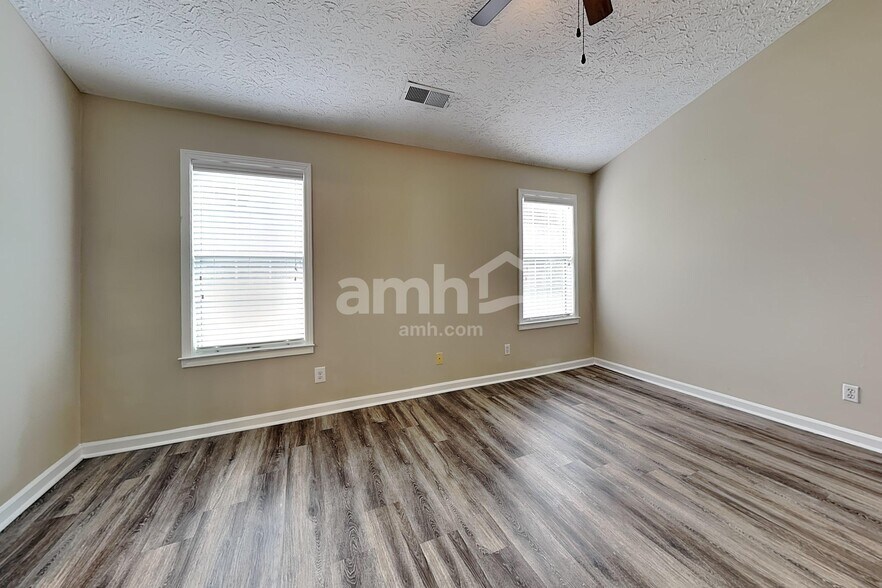 Building Photo - 2510 Baysridge Dr NW