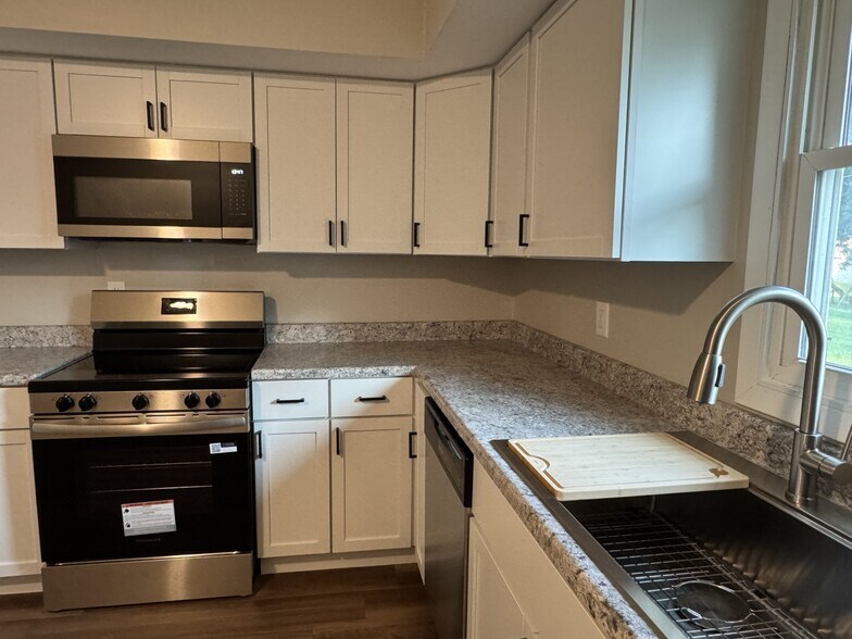 Building Photo - 110 W 46th St