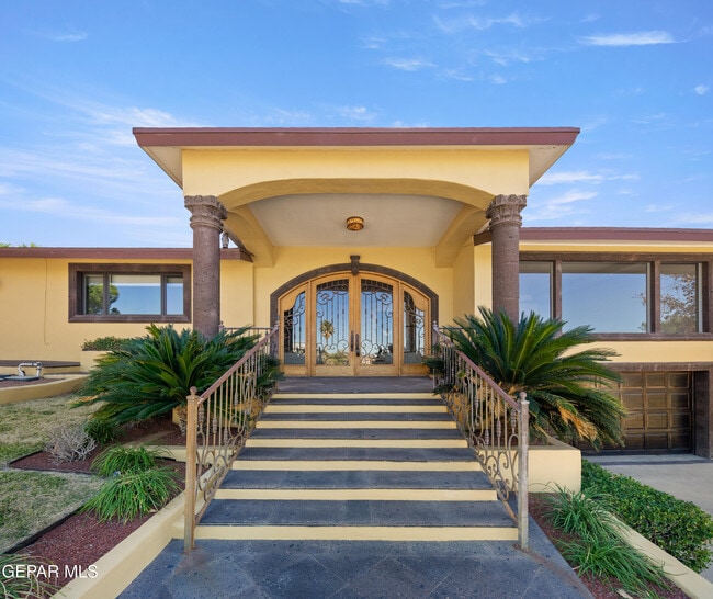 Building Photo - 6204 Pinehurst Dr