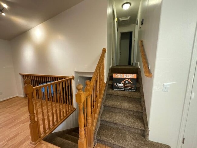 Building Photo - 4 Bedroom 2 1/2 Bath Home Oversized 2 Car Garage. Dog Friendly Available in June