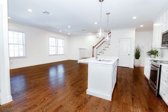 Building Photo - 29 Euclid Ave