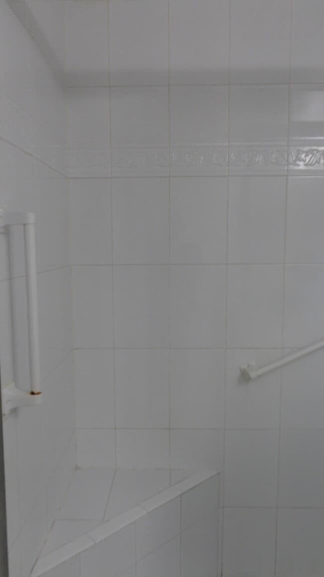 Building Photo - 5883 La Paseos Dr
