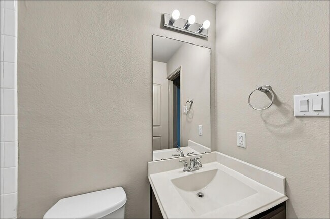 Building Photo - 2201 Jefferson Crossing Dr