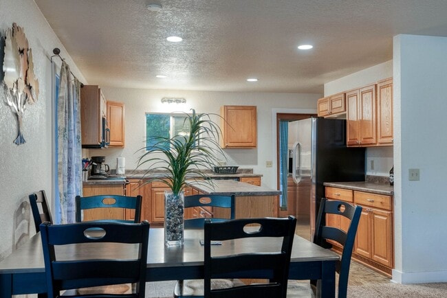 Building Photo - Hot Tub, Heated 3-Car Garage, Pet-Friendly, Enclosed Yard With Privacy Fence