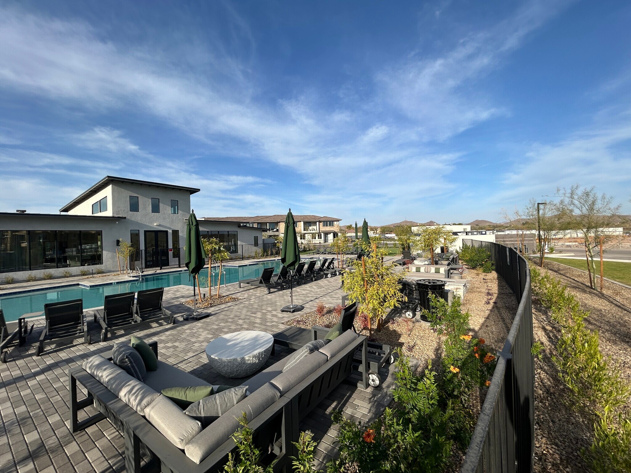 Building Photo - 2121 W Sonoran Desert Dr