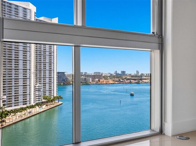 Building Photo - 465 Brickell Ave