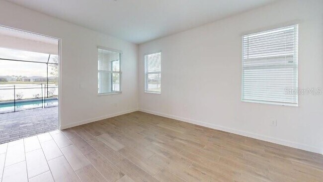 Building Photo - 7761 Lakes Edge Ln