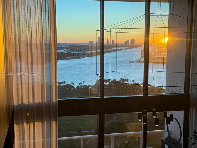 Building Photo - 1040 Biscayne Blvd