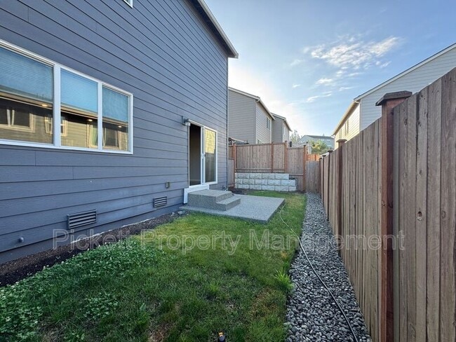 Building Photo - 6500 Hornet Cir NE