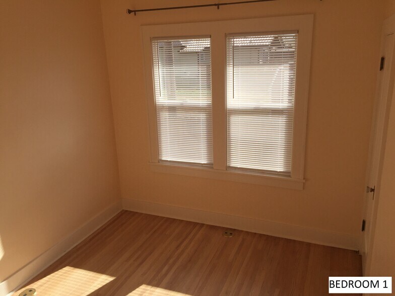 Building Photo - 409 5th St S