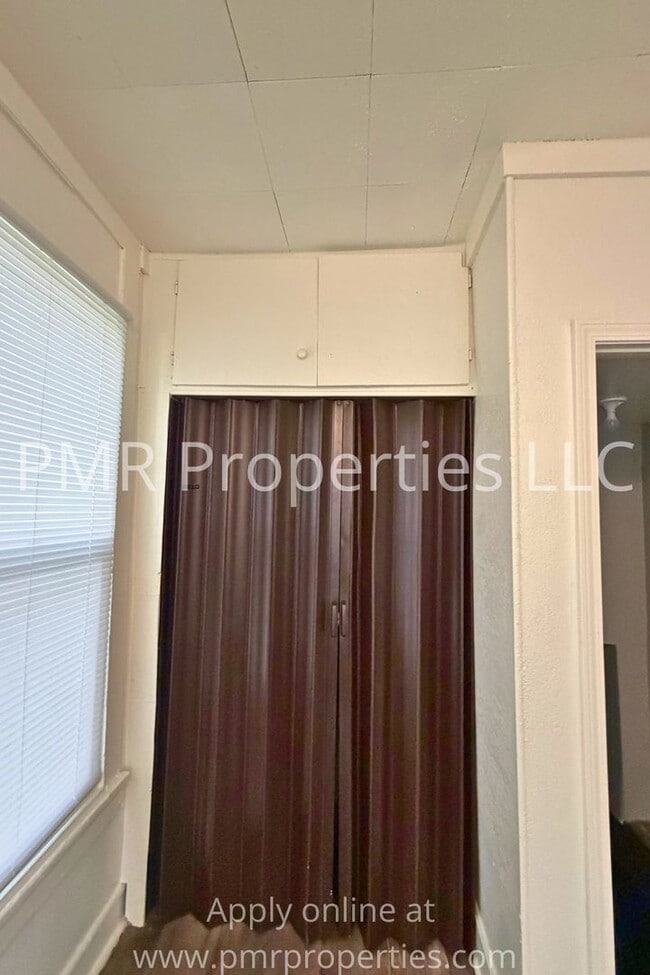 Building Photo - 2 Bedrooms / 1 Bathroom House