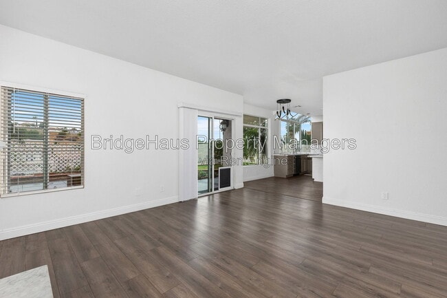 Building Photo - 953 Gallery Dr