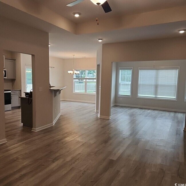 Building Photo - 497 Hillsborough Dr