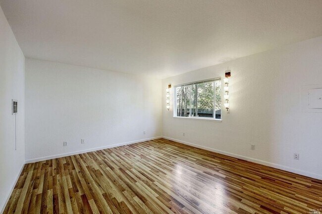 Building Photo - 1385 Sir Francis Drake Blvd