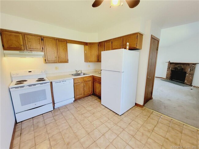 Building Photo - 96 Valley Dr