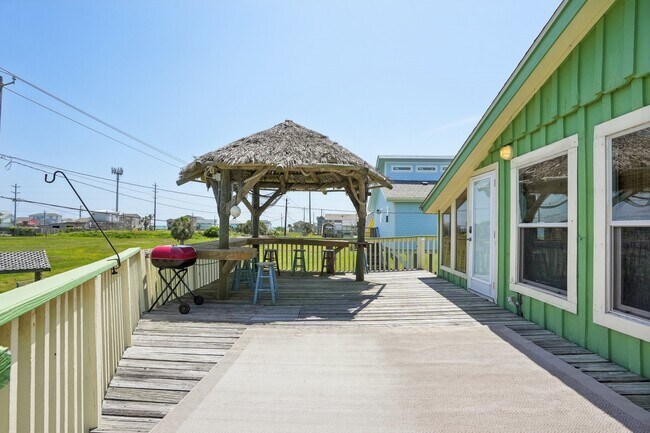 Building Photo - 4211 San Jacinto Dr