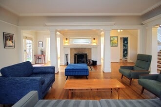 Building Photo - 2343 NE 21st Ave