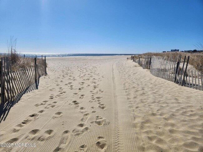 Building Photo - 6 Avenel Blvd