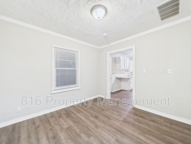 Building Photo - 115 Riley St