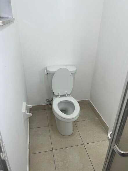 Building Photo - 5953 NW 25th Ct