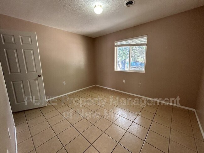 Building Photo - 504 W Navajo St