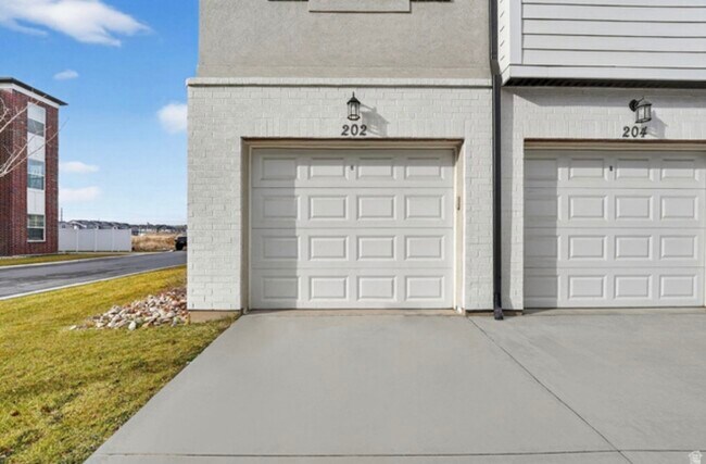 Building Photo - 1965 N 3410 W