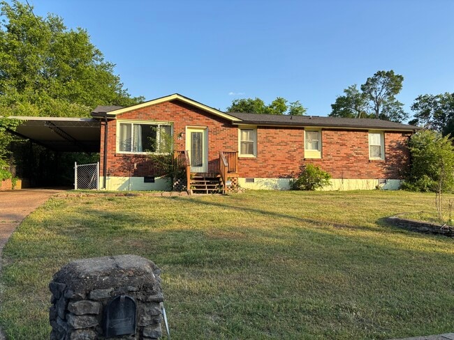 Building Photo - 627 Rowan Dr