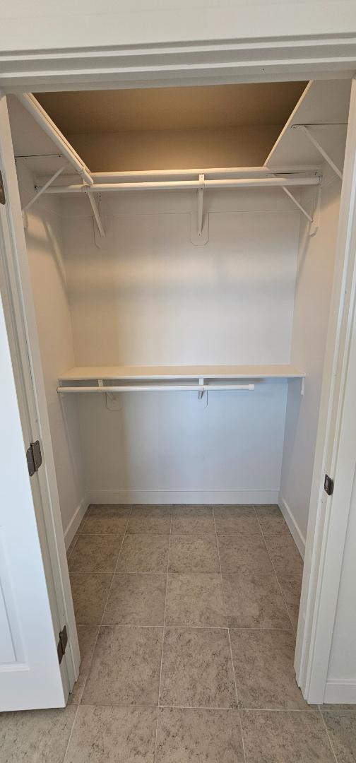 Building Photo - 537 E Ash St