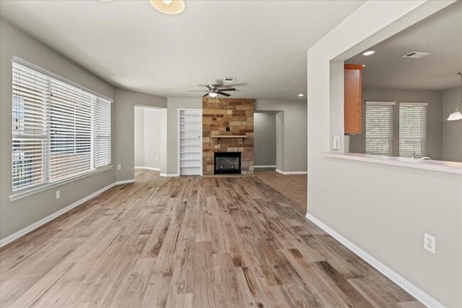 Building Photo - 101 Dandelion Dr