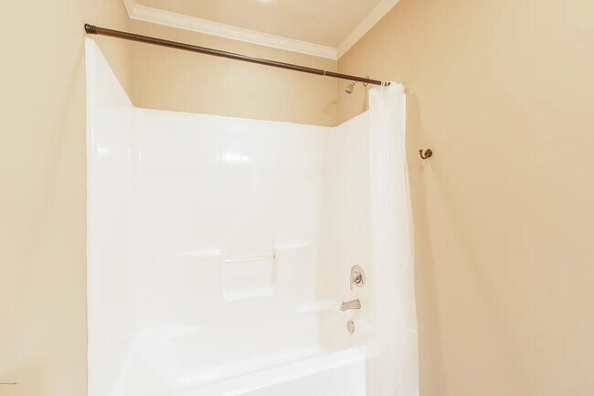 Building Photo - 120 Deraney Ln