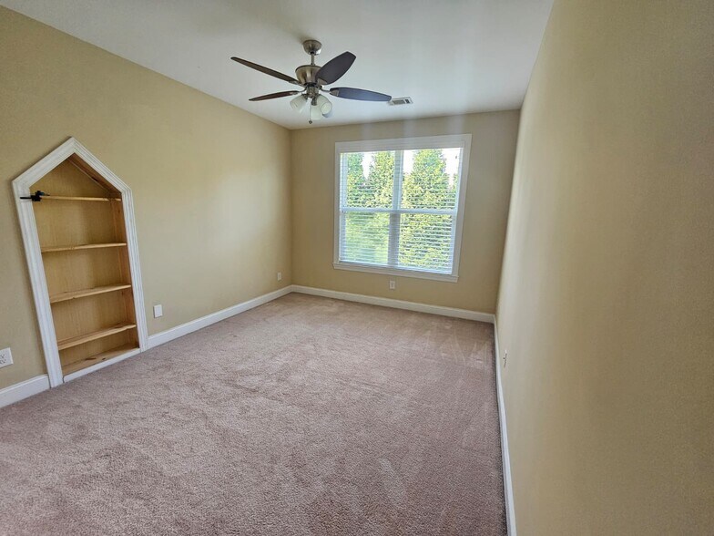 Building Photo - 1530 Bledsoe Ln