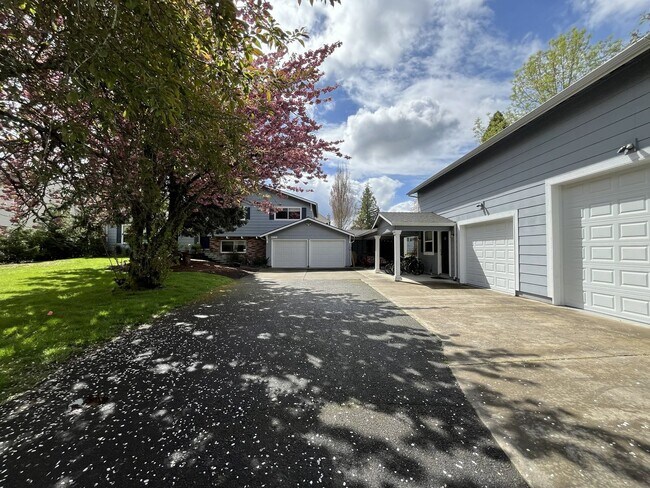 Building Photo - Comfortable Living in Bethany with Two Separate Units, Expansive 0.45-Acre Lot & Versatile Detach...