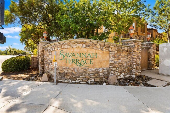 Building Photo - $3,456 - 2 Bed / 2 Bath Stunning Corner Un...