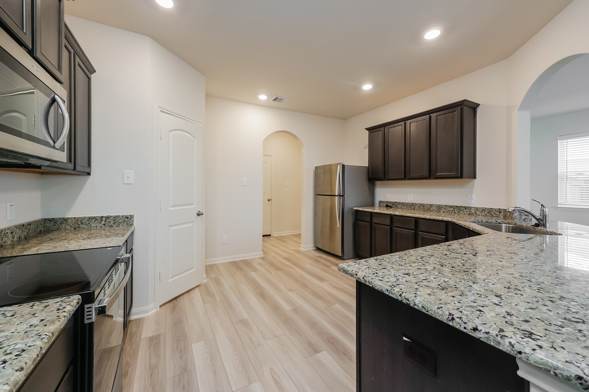 Building Photo - 8414 Bermuda Blue Rd