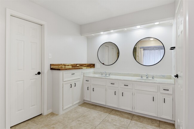 Building Photo - 3718 Wildwood Ridge Dr