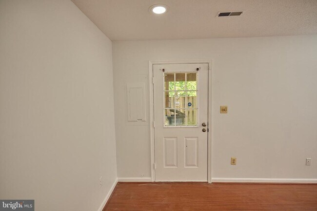 Building Photo - 46760 Hobblebush Terrace